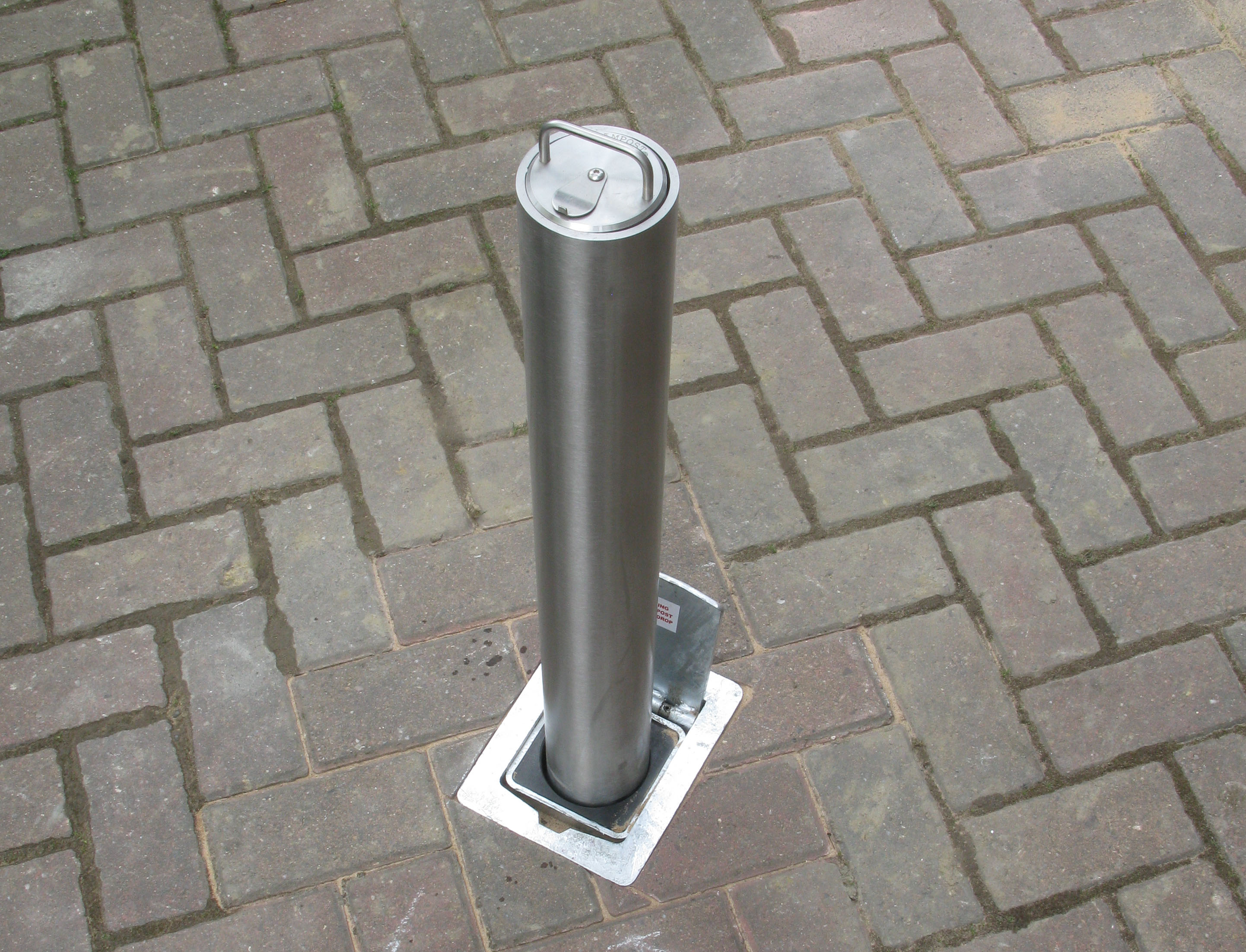 Telescopic Security Posts UK Security Bollards